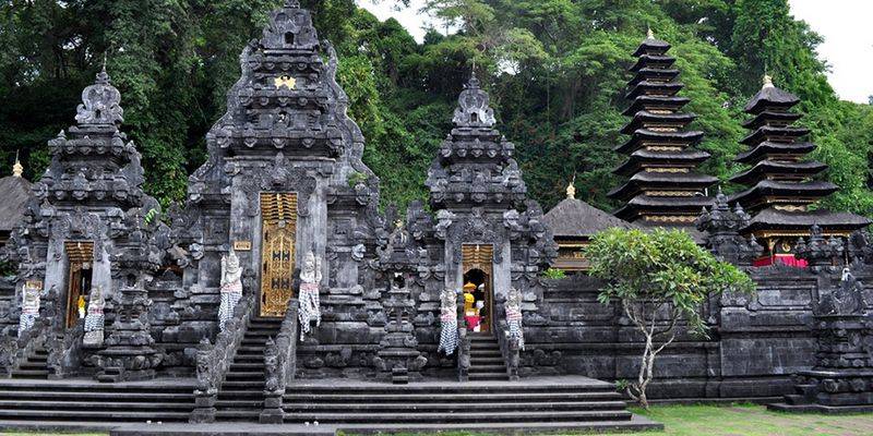 Храмы Бали. Pura Goa Lawah в Клункунге